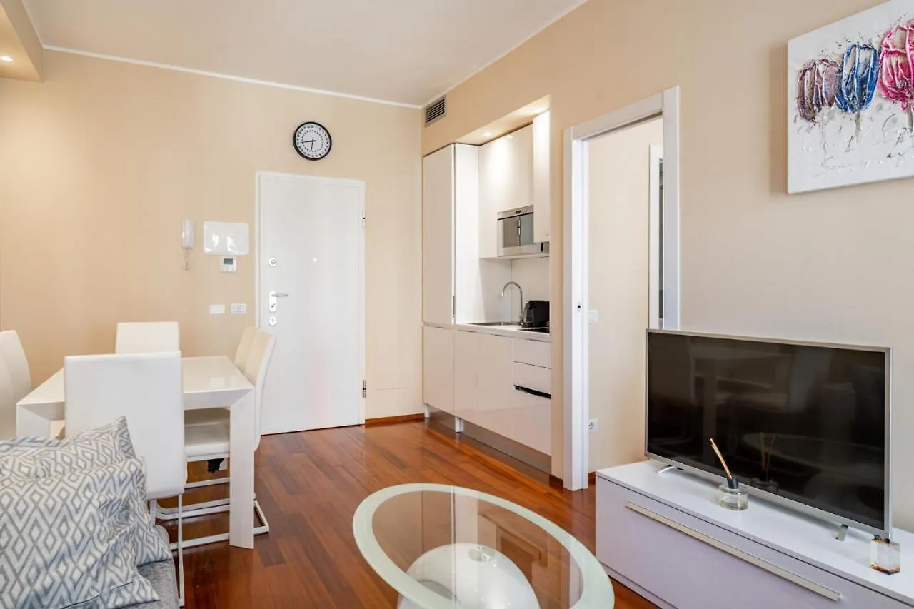 Smart And Central Flat In Porta Venezia By Easylife Milan 0*,  Italy
