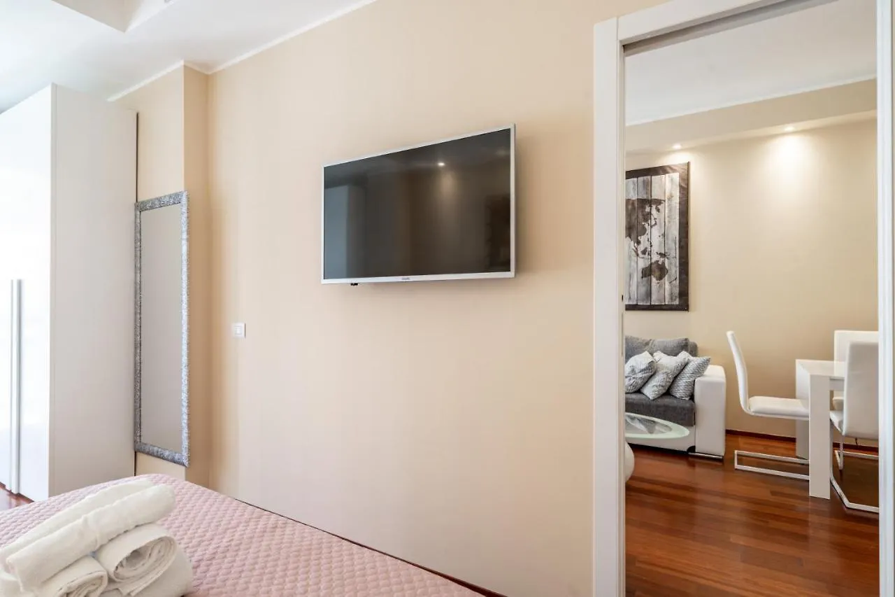 Apartment Smart And Central Flat In Porta Venezia By Easylife Milan Italy