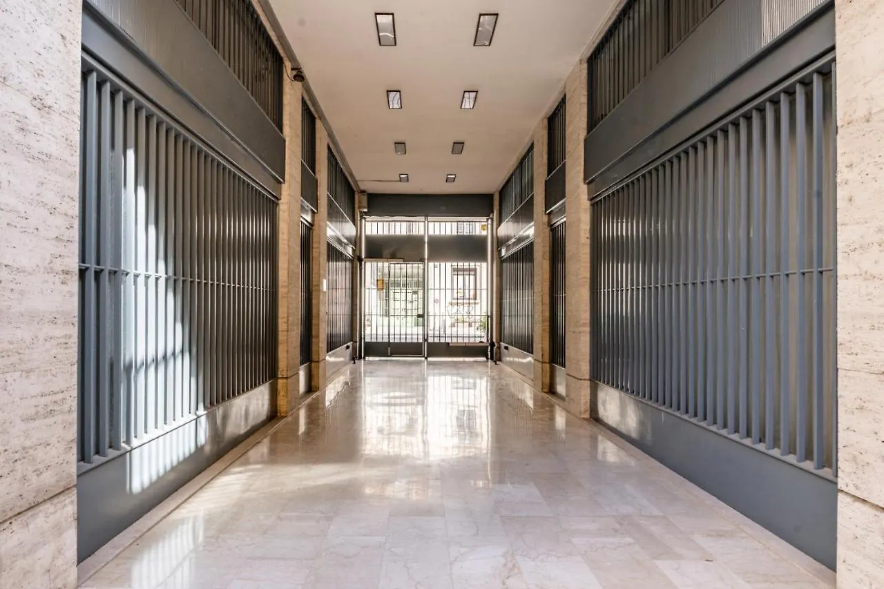 Smart And Central Flat In Porta Venezia By Easylife Milan 0*,